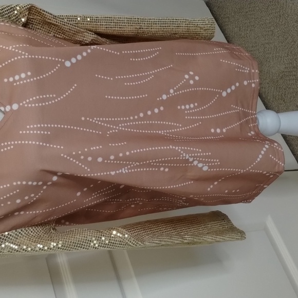 Unbranded tan/white with sequins sleeve medium top with tags - Picture 3 of 9